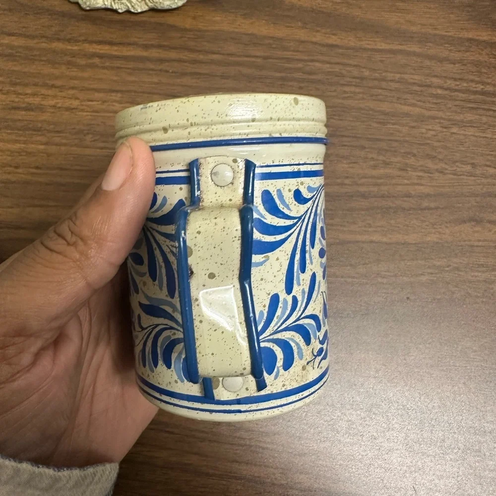 Vintage Blue and‎ White Floral Tin Avon Country Talc Shaker (2)